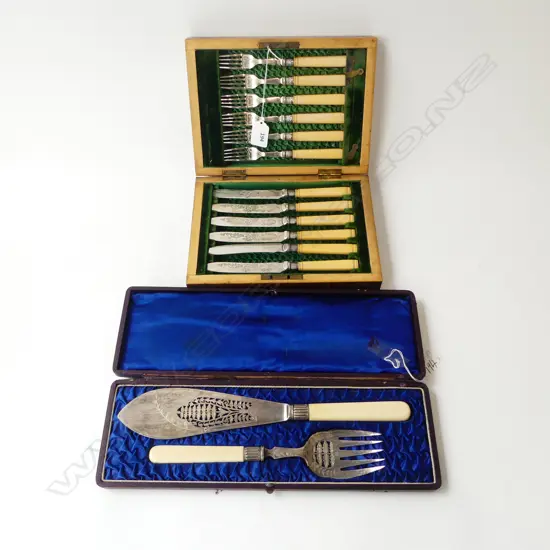 BOXED 6 PLACE FISH SET PROBABLY MAPPIN & WEBB WITH BOXED FISH SERVERS