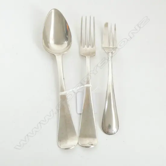 3 x c.1900 DUTCH SILVER CUTLERY ITEMS: SPOON & 2 FORKS 153gms