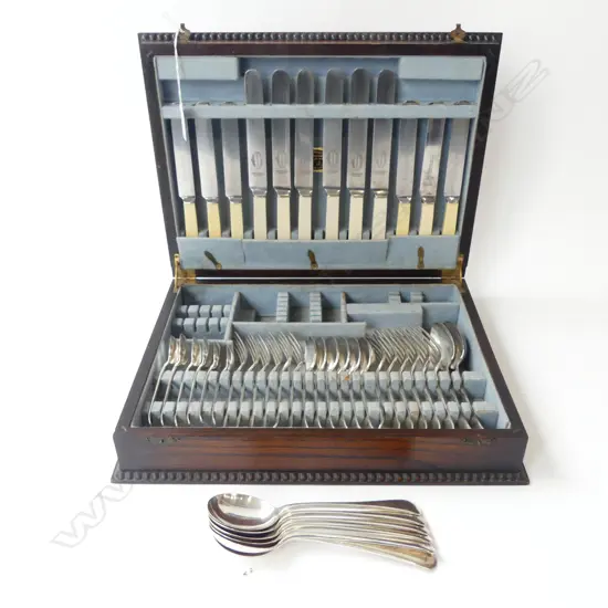 CUTLERY CANTEEN w. IVORINE 'BONE' HANDLED KNIVES