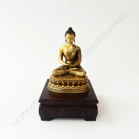 CHINESE GILT BRONZE BUDDHA FIGURE H.145MM ON STAND
