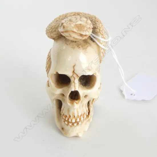 SKULL & SNAKE DETAILED BONE CARVING H.70mm