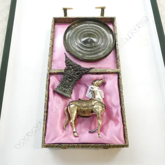 BOXED METAL ORIENTAL HORSE H.110mm w. OTHER ORIENTAL METAL DISH (FAULTS)