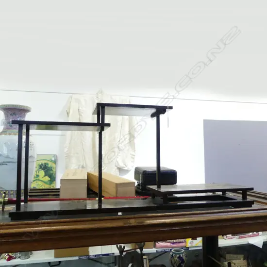 VINTAGE JAPANESE LACQUERED WOOD DISPLAY SHELF UNIT L.885mm