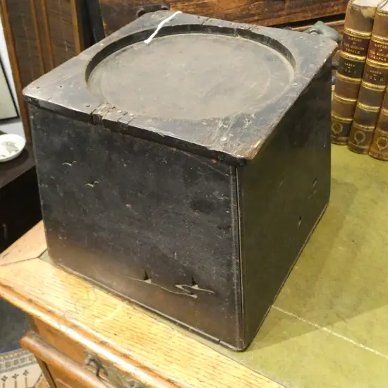 VINTAGE JAPANESE BLACK LACQUER DISPLAY STAND pierced decoration some faults H.240mm 