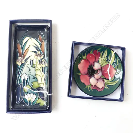 TWO MOORCROFT DISHES; ROUND 'ANEMONE' DISH c 2002 dia.115mm & 'LAMIA' TRAY 1997 200 x 80mm
