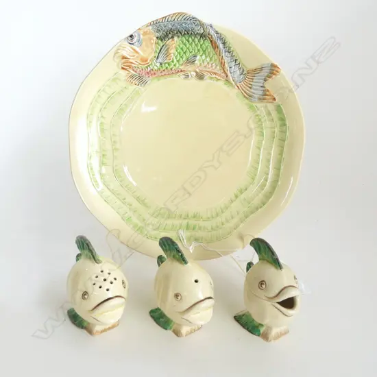 CLARICE CLIFF FISH PLATE Dia.22mm & 3 FISH CONDIMENTS