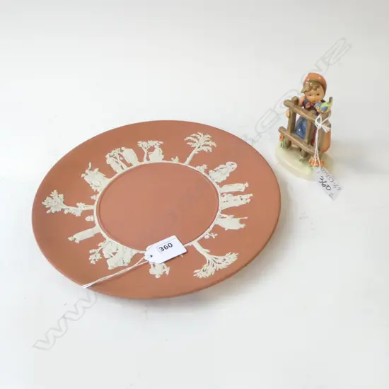 WEDGWOOD BASE RELIEF TERRACOOTA CHARGER GREEK SCENES Dia 238 mm & GOEBBELS HUMMEL FIGURE OF YOUNG GIRL H.90mm