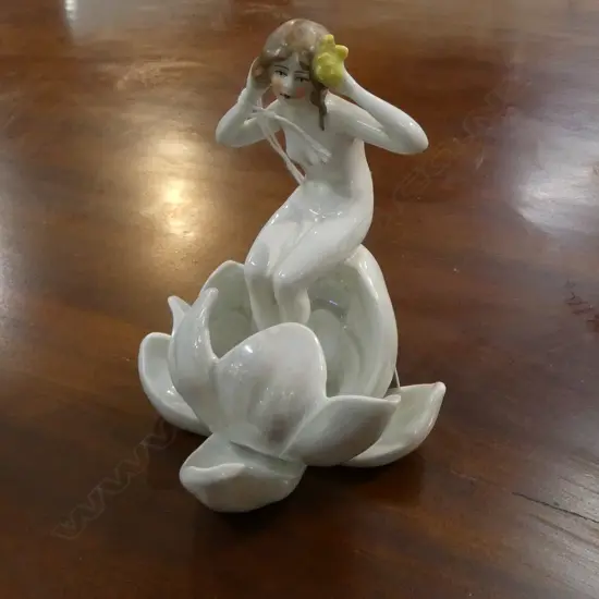 PORCELAIN FIGURE MAIDEN IN LILYPOND WITH LUSTRE FINISH SITZENDORF BACKSTAMP H.130mm