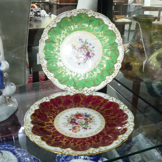 PAIR OF HAMMERSLEY FLORAL CABINET PLATES SIGNED F. HOWARD, D.220MM