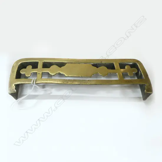 VICTORIAN BRASS TRAVELLING SALESMANS BRASS FIREPLACE FENDER, L.175MM