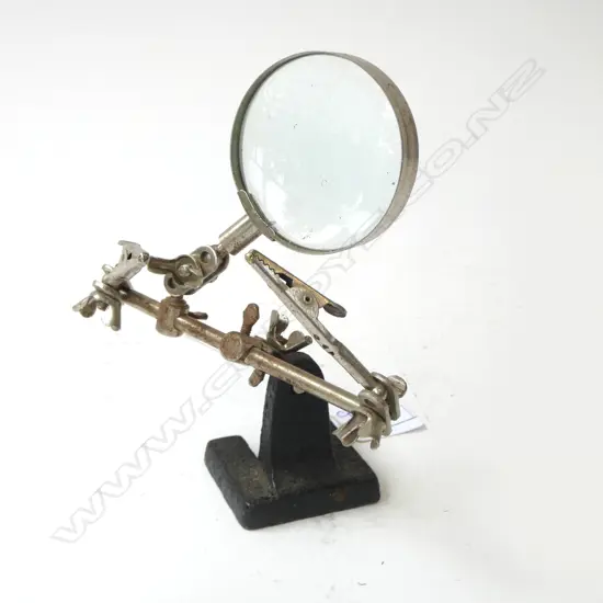 FLY TYING CLAMP HOLDING TOOL w. MAGNIFYING LENS