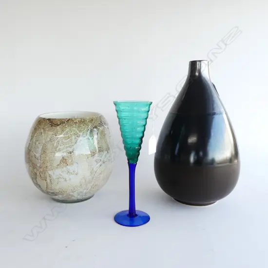 2 VASES & 1 BLUE WINE GLASS H.230mm