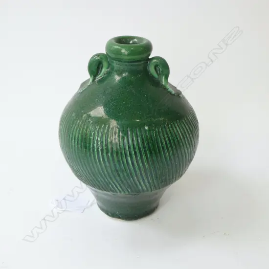 WARREN TIPPETT? GREEN GLAZED INCISED POTTERY VASE H.180mm