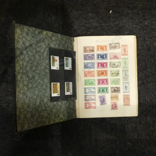 EARLY 20thC WORLD STAMP ALBUM