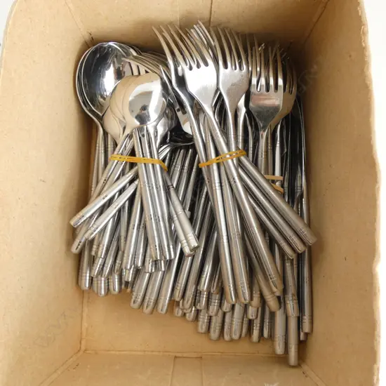 24 PC SETTING STAINLESS STEEL CUTLERY
