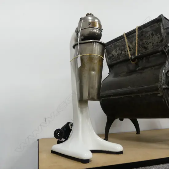 (2945) VINTAGE HAMILTON BEACH MILKSHAKE MIXER H.450mm w. CONTAINER