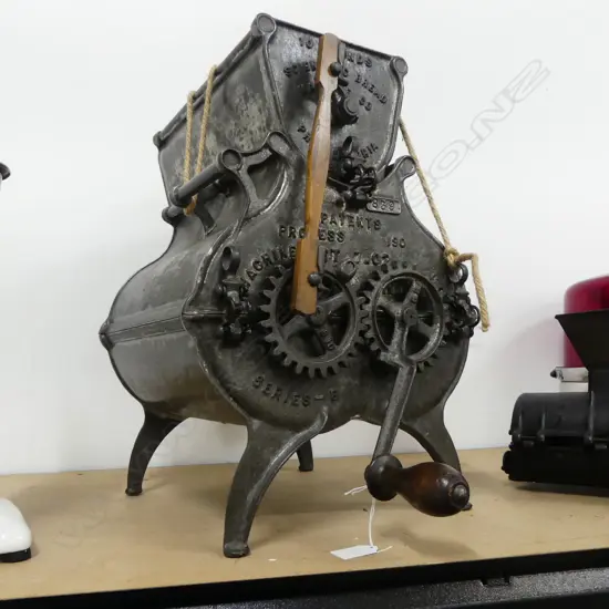 (2355) CAST IRON, TIN & WOOD ANTIQUE 1902 SCIENTIFIC BREAD MACHINE 330x480x470mm