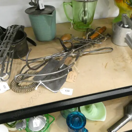 2418/2101/1331/1074/3744/1063/1763  COLLECTION OF VINTAGE KITCHEN IMPLEMENTS