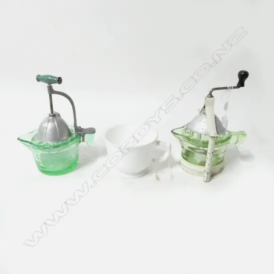 (2603/2242/1518) 3 VINTAGE CITRUS REAMERS H.230mm