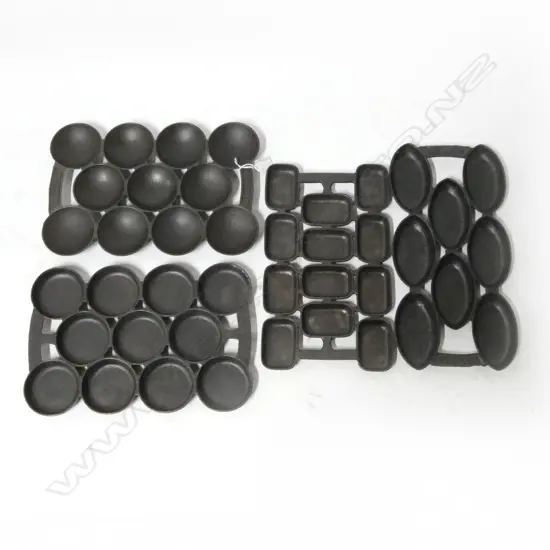 1376/1781/1714/1607  4 VINTAGE CAST IRON GEM TRAYS L320MM