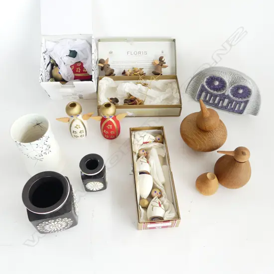 TRAY OF WOODEN ANGELS TREEN PC & RETRO CHINA 