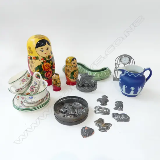 ASST COLLECTABLES INCL. CROWN LYNN, SPODE, RUSSIAN DOLLS etc
