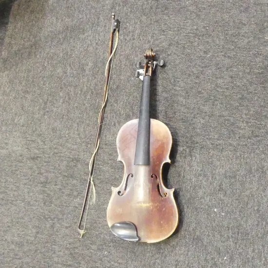 VINTAGE VIOLIN W.BOW; NEEDS RESTORATION WORK L.600mm
