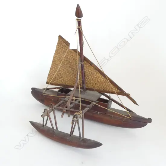 OLD SOUVENIR PACIFIC OUTRIGGER CANOE wood & woven fibre L.480mm