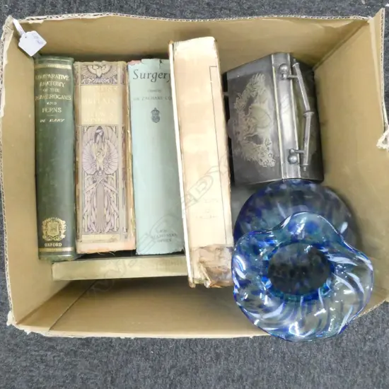 ASST. BOOKS + BLUE ART GLASS VASE H.210mm