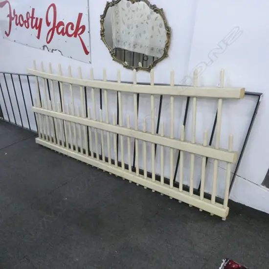 LONG WOODEN GATE LENGTH the ends cut. Spike & 3 rail form with curve. 2640 x 1055mm