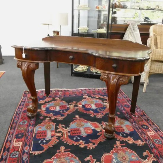 VICTORIAN MAHOGANY TABLE