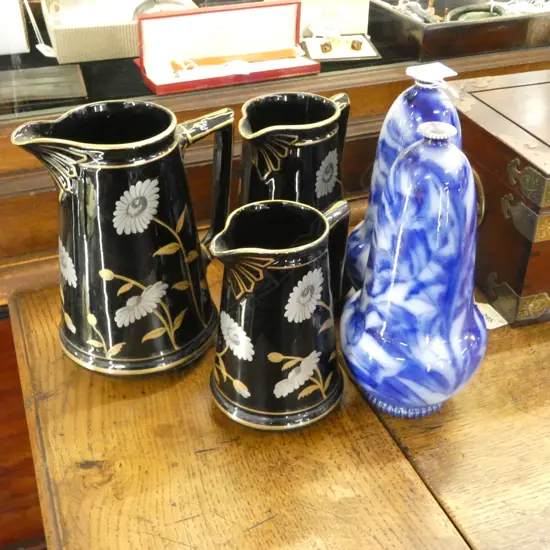 3 VICTORIAN GRADUATING BLACK JUGS + PR B/W VASES hairlines H. 220mm