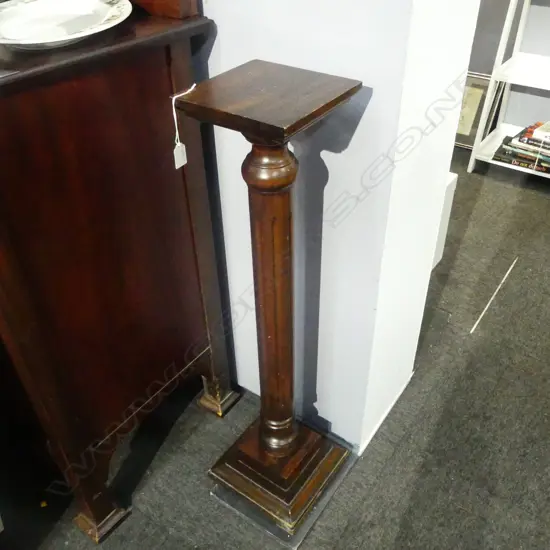 WOODEN PLANT STAND H.920mm