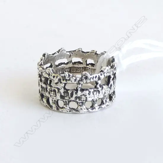 .830 SILVER c1960's PENTTI SARPANEVA PITSI RING; SIZE L.