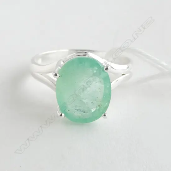 SILVER SET EMERALD RING
