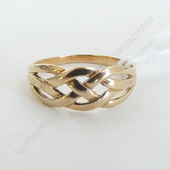 9CT RING 1.8grms SIZE P