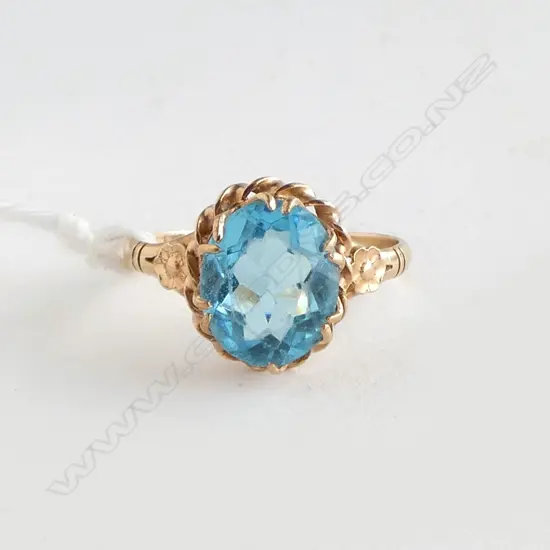 9ct & BLUE PASTE STONE RING SIZE O1/2
