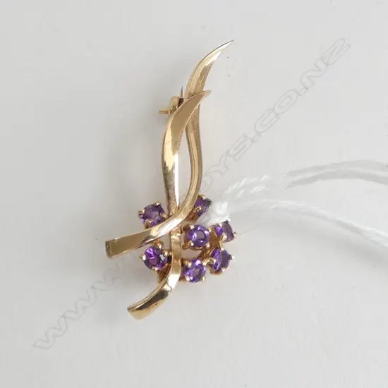 9ct GOLD & AMETHYST SPRAY BROOCH 3.1gms