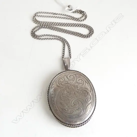 SILVER LGE ENGRAVED LOCKET H.50MM NECKLACE 34gms