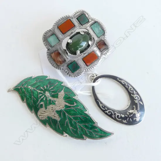 VINTAGE STG SILVER SCOTISH WARD BROTHERS AGATE BROOCH, STG SILVER SIAMESE NIELLO BROOCH & PENDANT