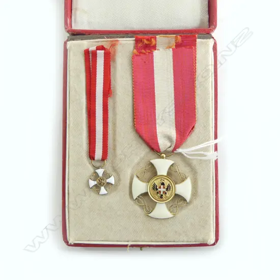 CASED MEDAL ORDER OF THE CROWN OF ITALY with miniature in original fitted case