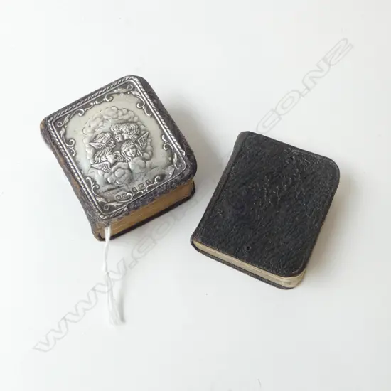 MINI STG SILVER ANGELS HYMNS BOOK, & COMMON PRAYER BOOK BIRM’ 1905, L.52MM