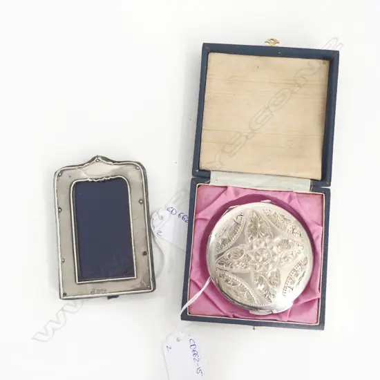 CASED SILVER COMPACT + SMALL STG SILVER FRAME (CHESTER 1908)