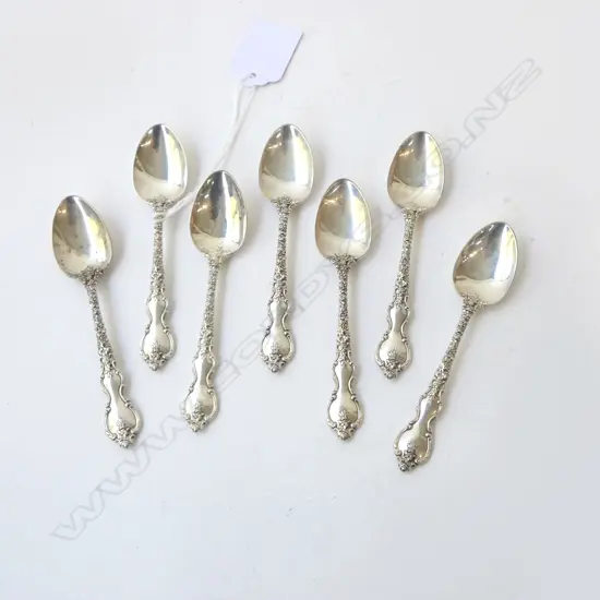 7 AMERICAN FLORAL EMBOSSED SILVER TEASPOONS, STAMPED 'INTERNATIONAL SILVER', 117gms
