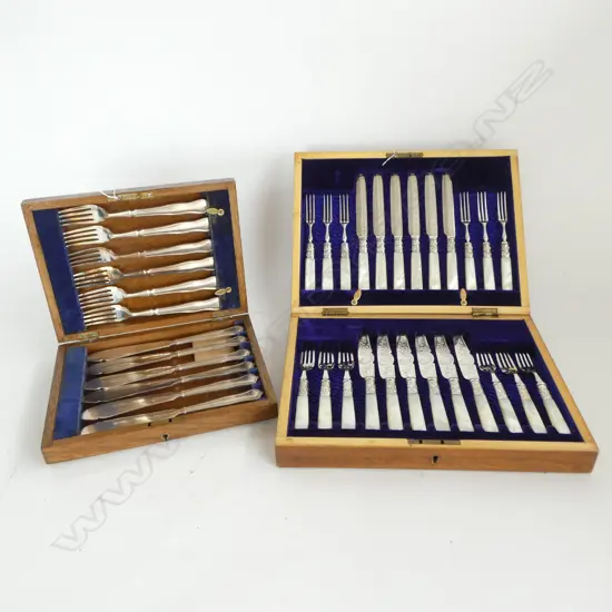 6 PLACE MOP HANDLED FISH SET & SILVER PLATED ONE 