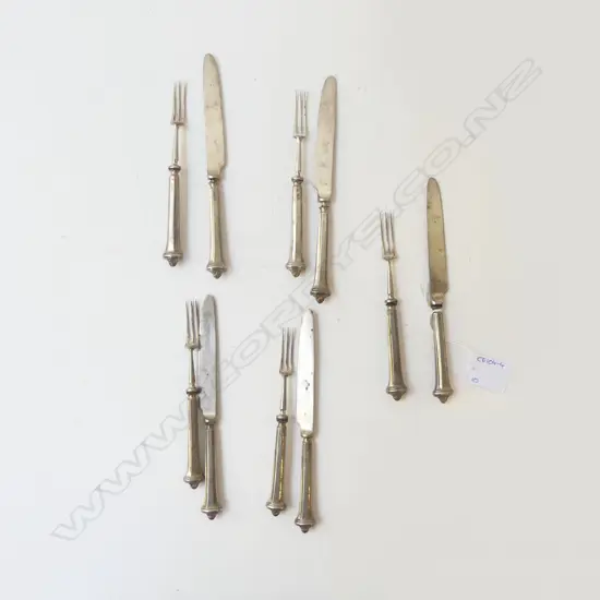 10 STG STILVER HANDLED KNIVES & FORKS, TOTAL 222gms