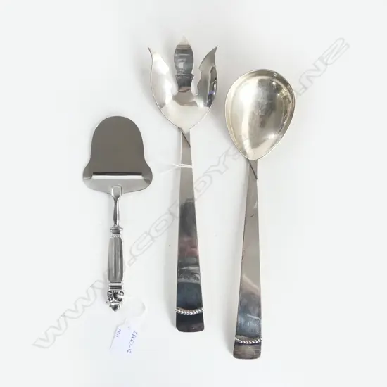 DANISH STG SILVER HANDELED CHEESE SLICE, PR MID-CENTURY SILVER PLATED SERVERS, 
