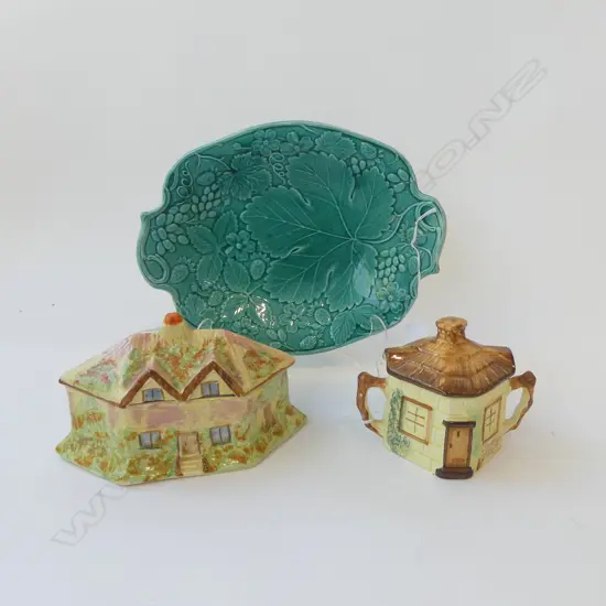 2PCS ENGLISH COTTAGE CHINA L200 & 130MM WITH WEDGWOOD 2 HANDLED LEAF DISH L280MM