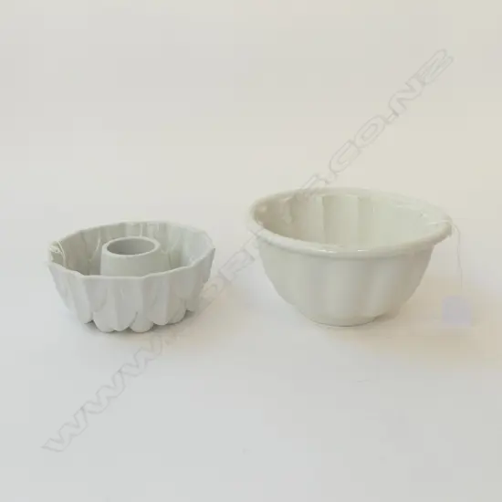SHELLY WHITE CHINA VINTAGE JELLY MOULD DIA140MM & ANOTHER DIA 170MM