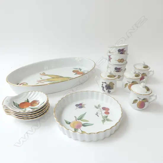 ASST.ROYAL WORCESTER 'EVESHAM' CHINA (15)